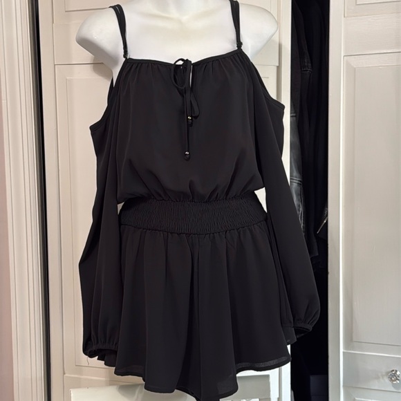 Off the shoulder shorts romper - Picture 1 of 6